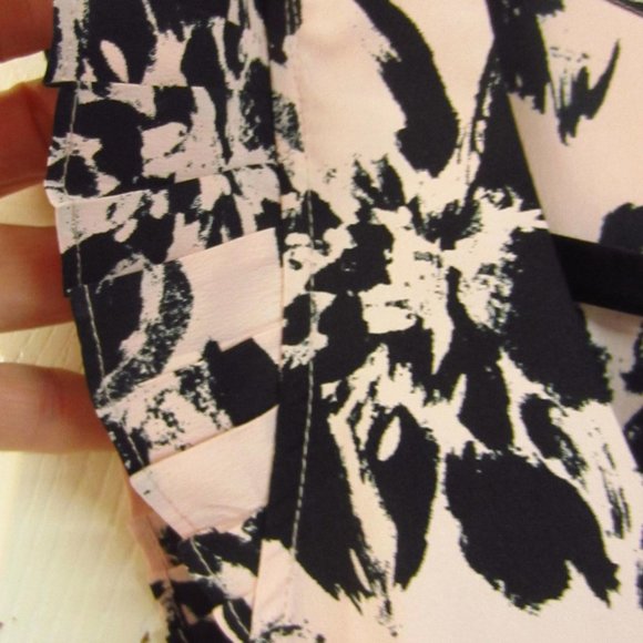 Elle Applicae shoulder soft pink/blck dress - Picture 6 of 8